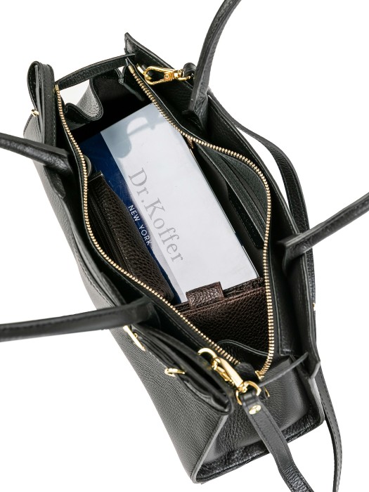 Товар черного цвета с внутренней стороны