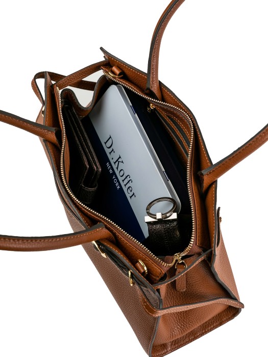 Товар коричневого цвета с внутренней стороны