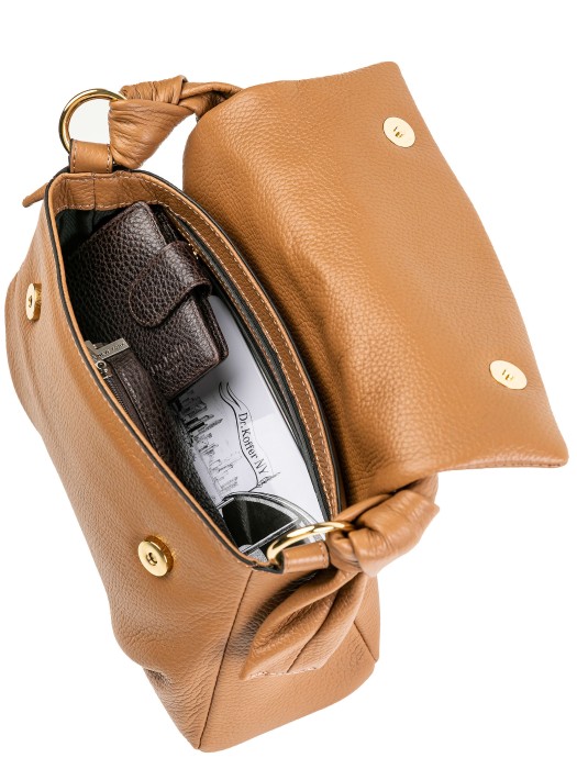 Товар коричневого цвета с внутренней стороны