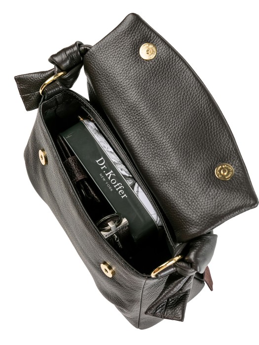 Товар коричневого цвета с внутренней стороны