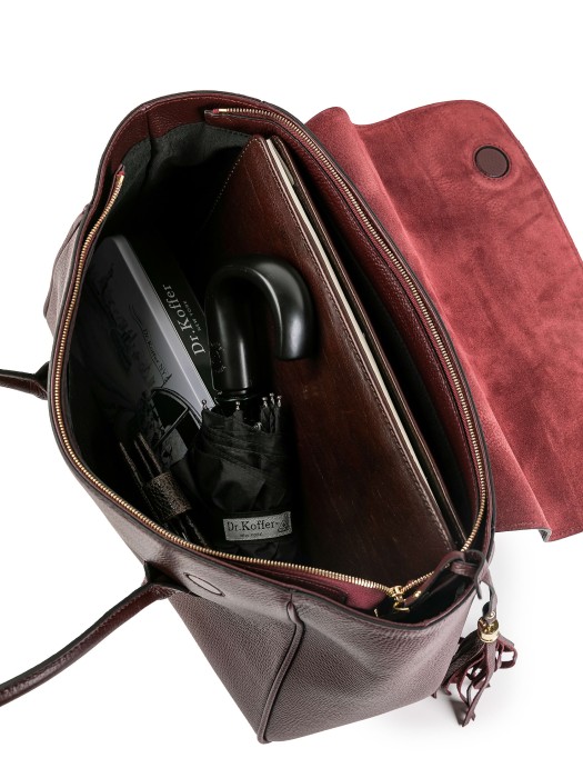 Товар красного цвета с внутренней стороны