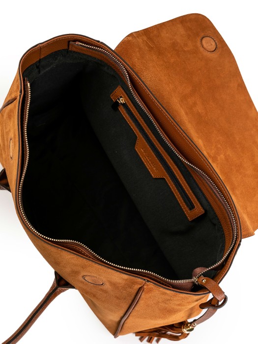 Товар коричневого цвета с внутренней стороны