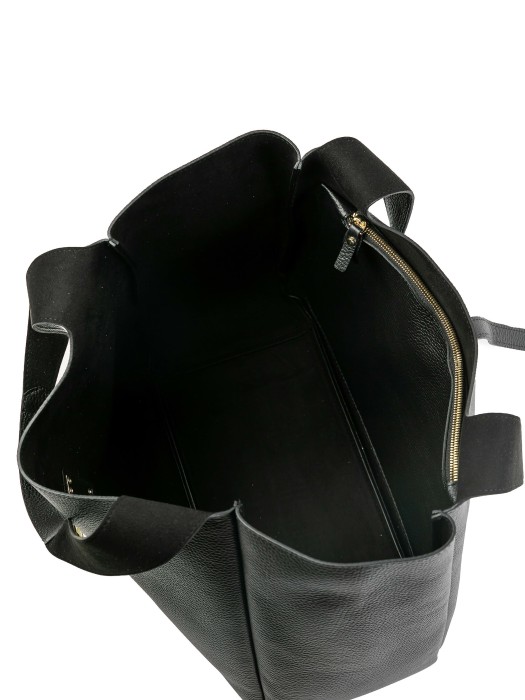 Товар черного цвета с внутренней стороны