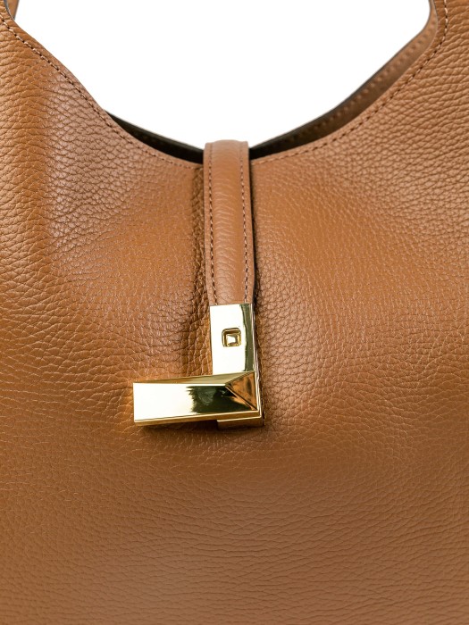 Товар коричневого цвета с внутренней стороны