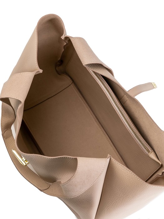 Товар бежевого цвета с внутренней стороны