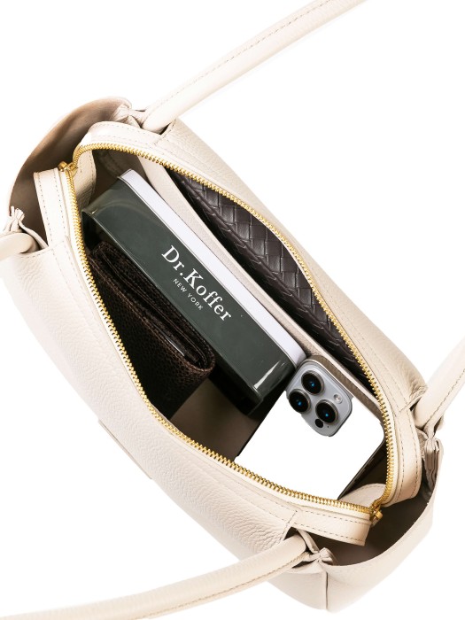 Товар белого цвета с внутренней стороны