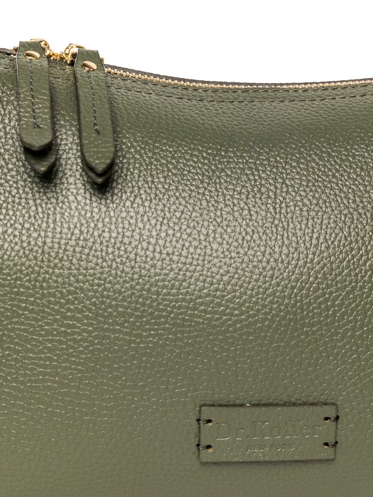 Товар зеленого цвета с внутренней стороны