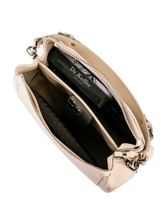 Товар белого цвета с внутренней стороны