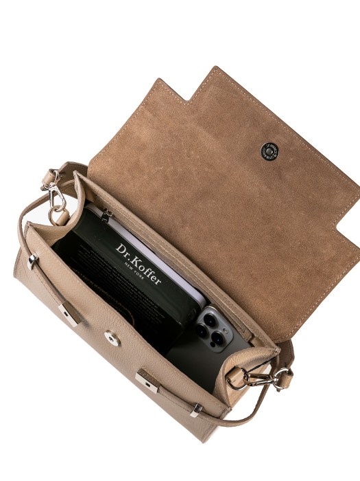 Товар бежевого цвета с внутренней стороны