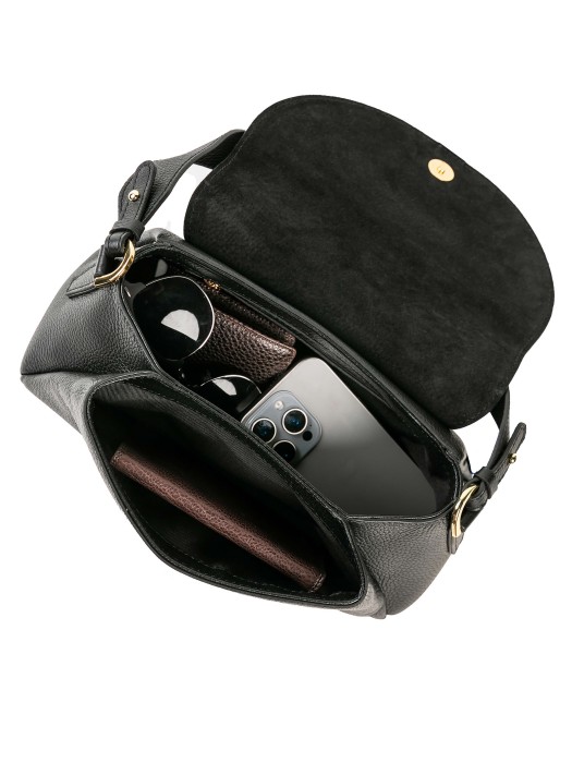 Товар черного цвета с внутренней стороны