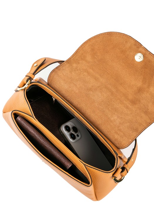 Товар коричневого цвета с внутренней стороны