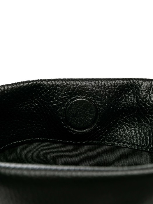 Товар черного цвета с внутренней стороны