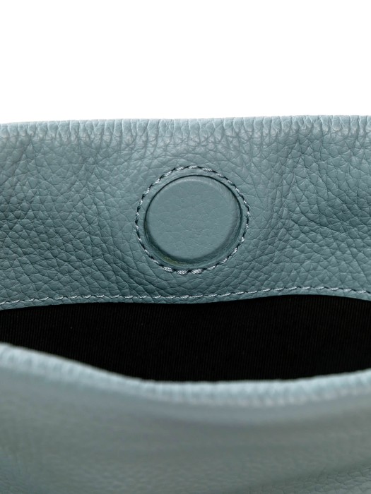 Товар голубого цвета с внутренней стороны