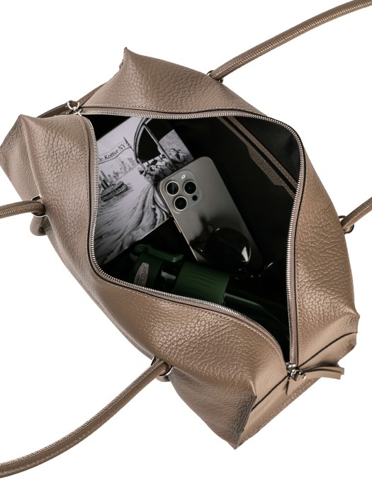 Товар коричневого цвета с внутренней стороны