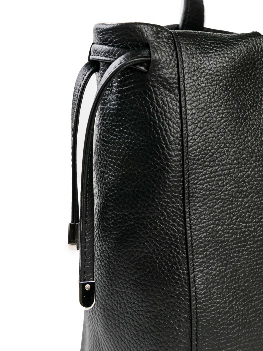 Товар черного цвета с внутренней стороны