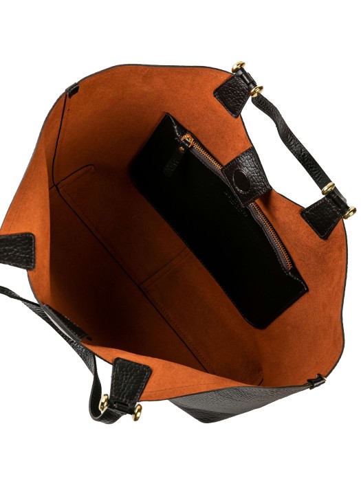 Товар коричневого цвета с внутренней стороны