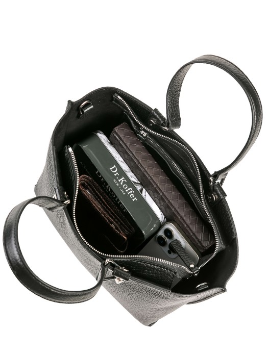 Товар черного цвета с внутренней стороны