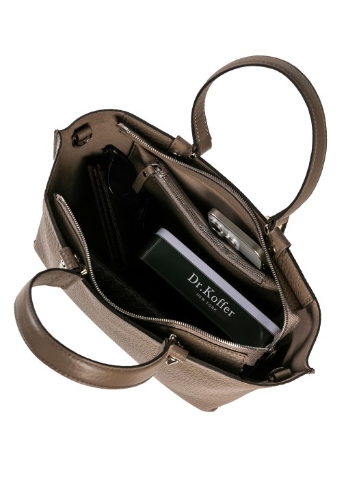 Товар коричневого цвета с внутренней стороны