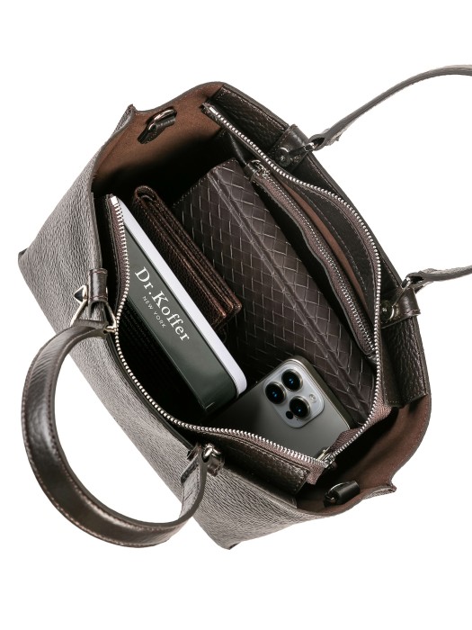 Товар коричневого цвета с внутренней стороны