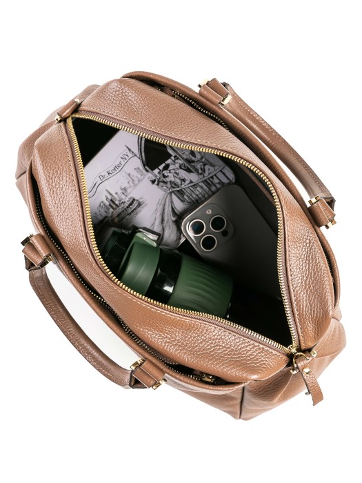 Товар коричневого цвета с внутренней стороны