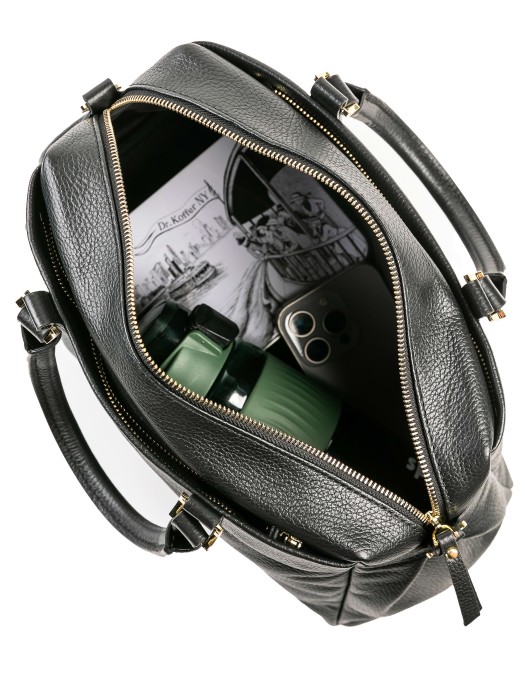 Товар черного цвета с внутренней стороны