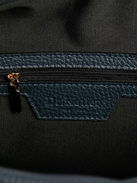 Товар синего цвета с внутренней стороны