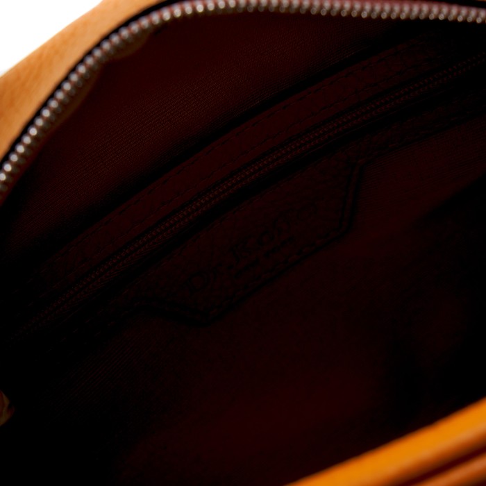 Товар оранжевого цвета с внутренней стороны