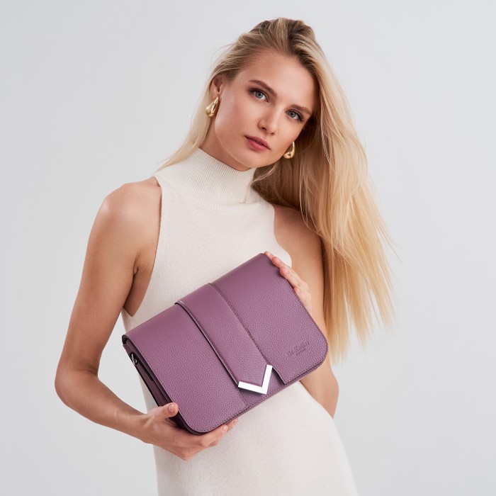 Товар фиолетового цвета с внутренней стороны