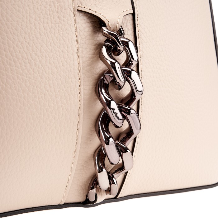 Товар бежевого цвета с внутренней стороны