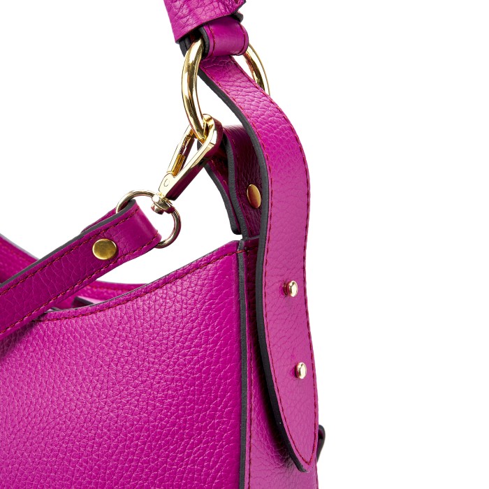 Товар фиолетового цвета с внутренней стороны