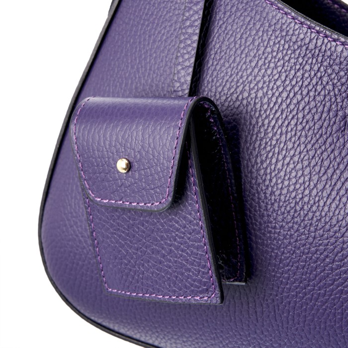 Товар фиолетового цвета с внутренней стороны