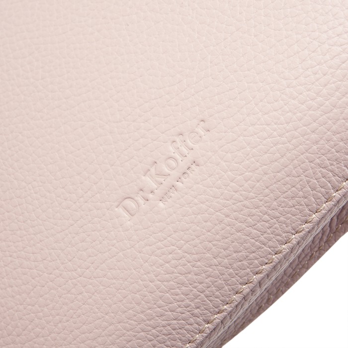 Товар розового цвета с внутренней стороны