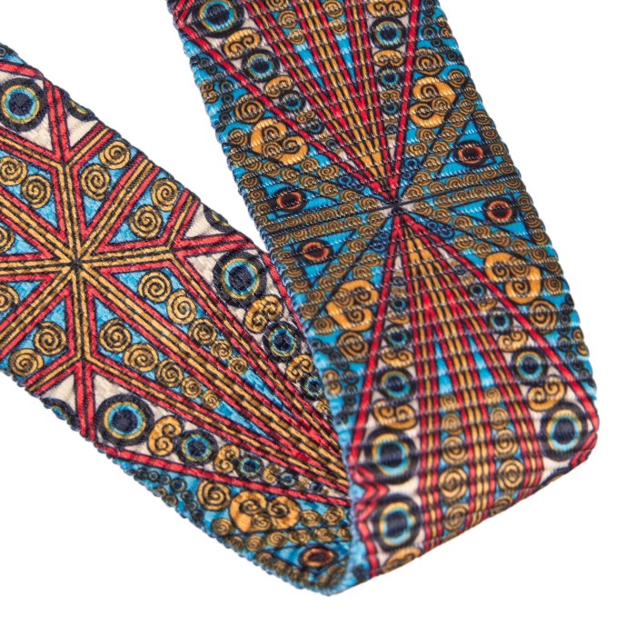 Товар фиолетового цвета с внутренней стороны