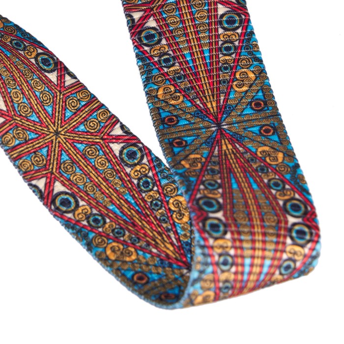 Товар синего цвета с внутренней стороны