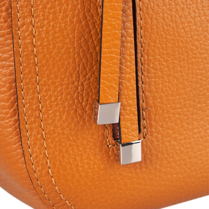 Товар оранжевого цвета с внутренней стороны