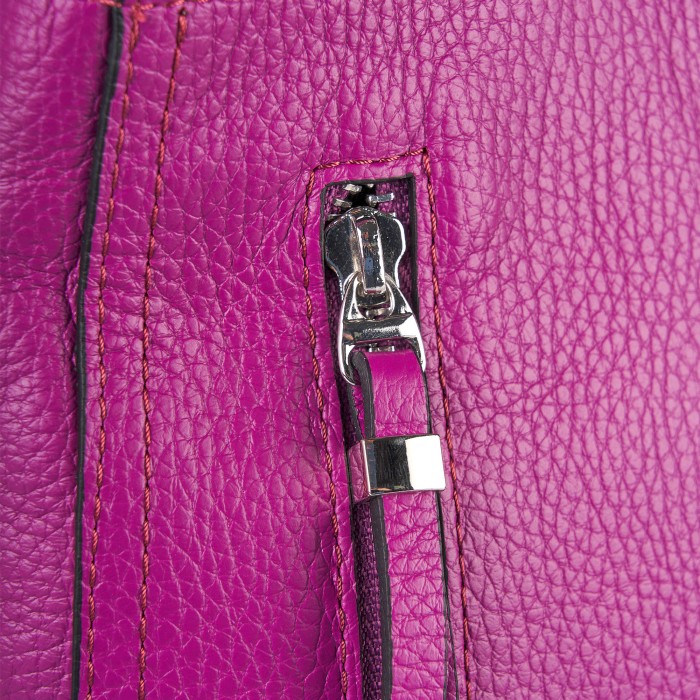 Товар фиолетового цвета с внутренней стороны