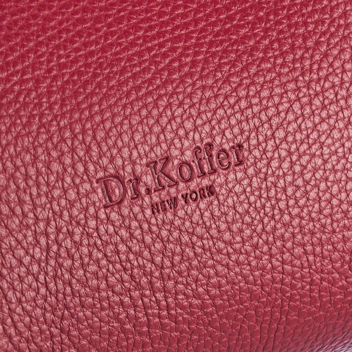 Товар красного цвета с внутренней стороны