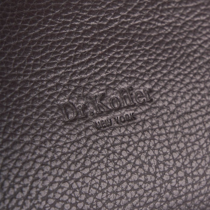 Товар коричневого цвета с внутренней стороны