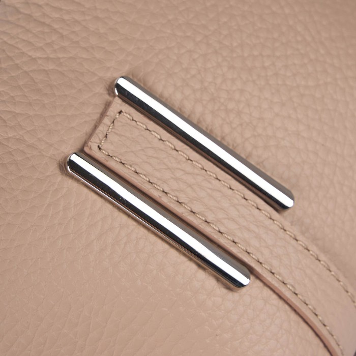 Товар бежевого цвета с внутренней стороны