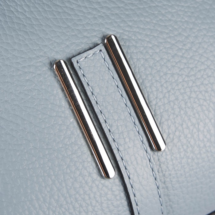 Товар голубого цвета с внутренней стороны