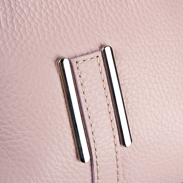 Товар розового цвета с внутренней стороны