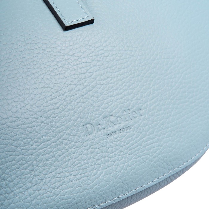 Товар голубого цвета с внутренней стороны