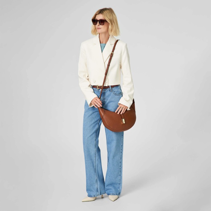 Товар коричневого цвета с внутренней стороны