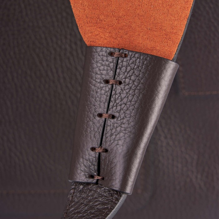 Товар коричневого цвета с внутренней стороны