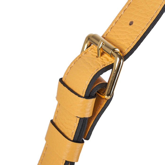 Товар оранжевого цвета с внутренней стороны