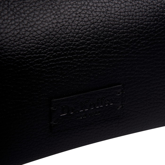 Товар черного цвета с внутренней стороны