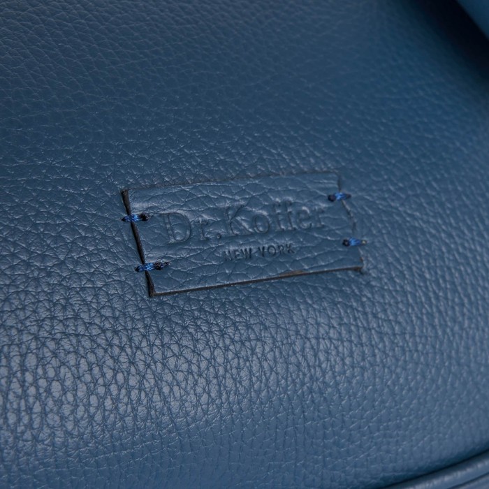 Товар синего цвета с внутренней стороны