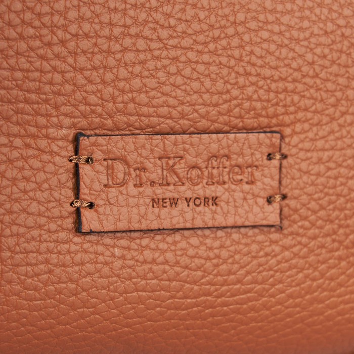 Товар коричневого цвета с внутренней стороны