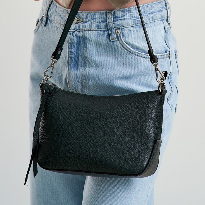 Товар зеленого цвета с внутренней стороны