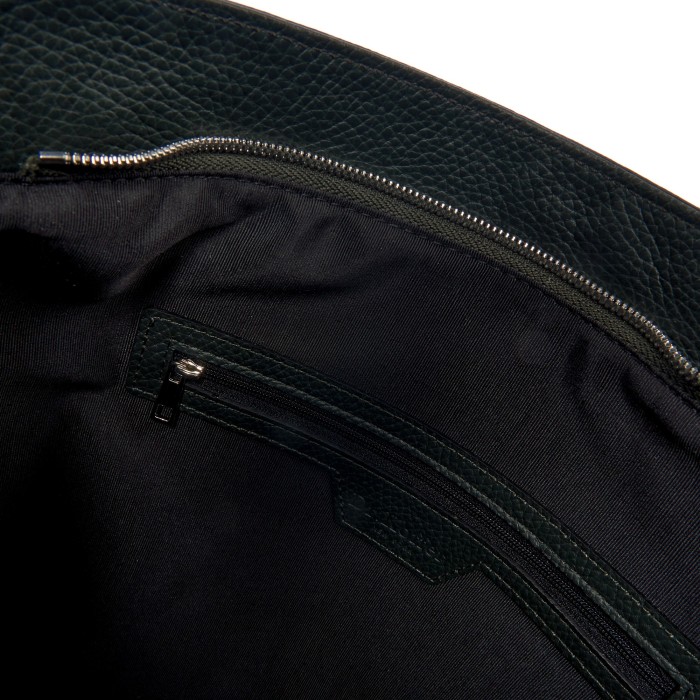 Товар зеленого цвета с внутренней стороны